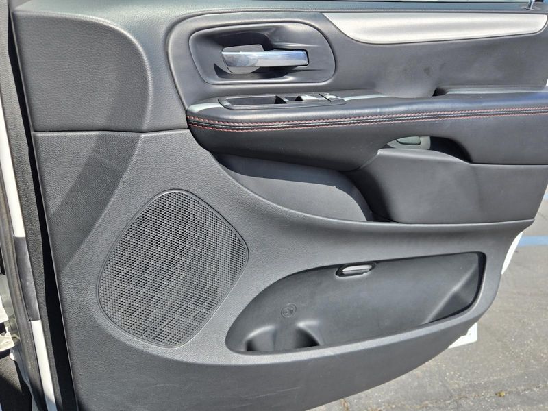 Used 2014 Dodge Grand Caravan 4dr Wgn R/T