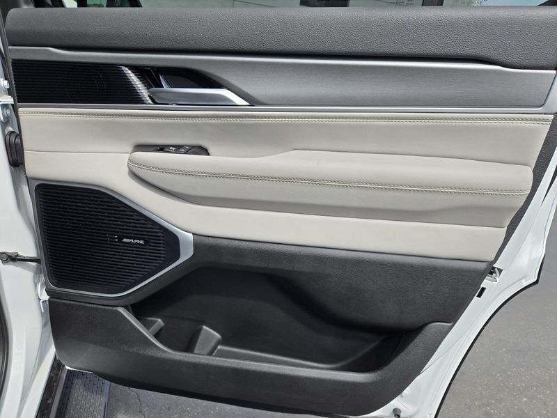 2026 Jeep Grand Wagoneer 4x2