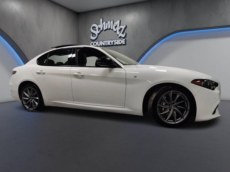 Used 2024 Alfa Romeo Giulia Ti AWD w/Sunroof/NavImage 4