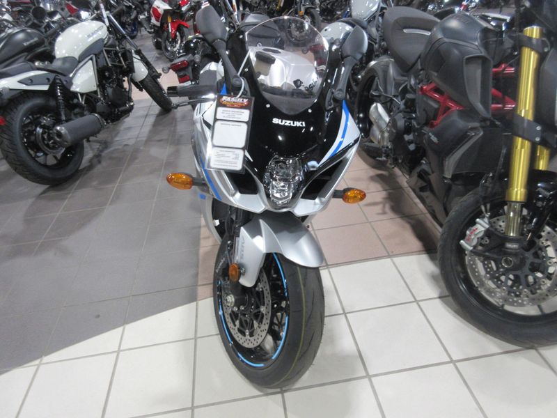 USED 2025 SUZUKI GSX-R1000 Image 5