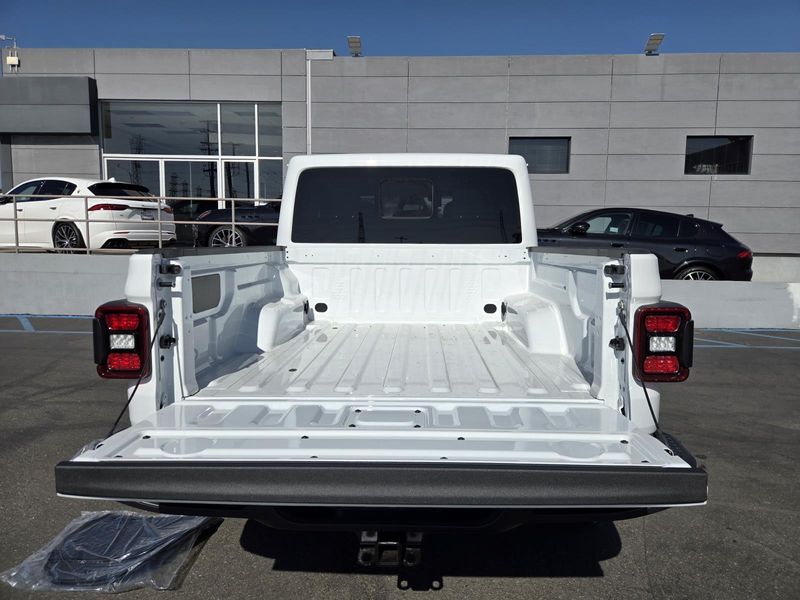 New 2026 Jeep Gladiator Mojave 4x4