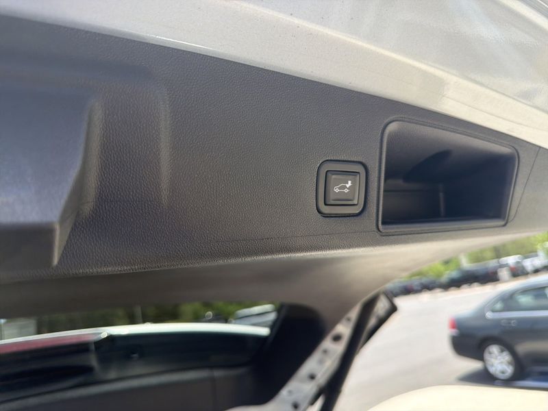 Used 2022 GMC Terrain SLEImage 23