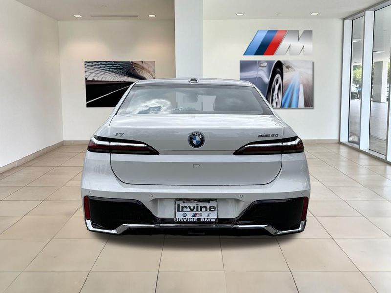 2025 BMW i7 eDrive50Image 7
