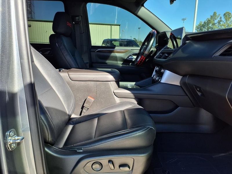 Used 2022 GMC Yukon SLEImage 16