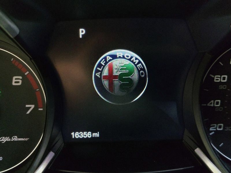 2022 Alfa Romeo Stelvio Veloce AWD w/Sunroof & NavImage 34