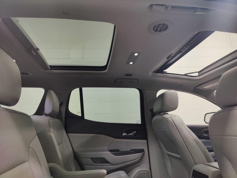 Used 2019 GMC Acadia SLT-2 AWD w/Dual Sunroof & NavImage 7