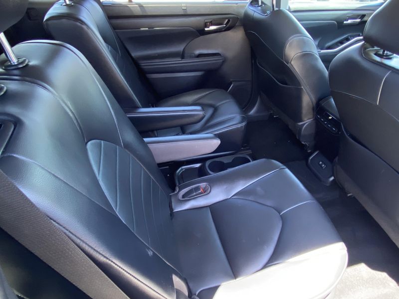 Used 2021 Toyota Highlander XLEImage 12