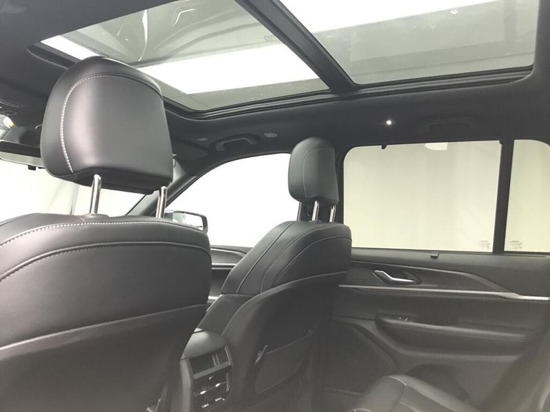 Used 2024 Jeep Grand Cherokee LimitedImage 18