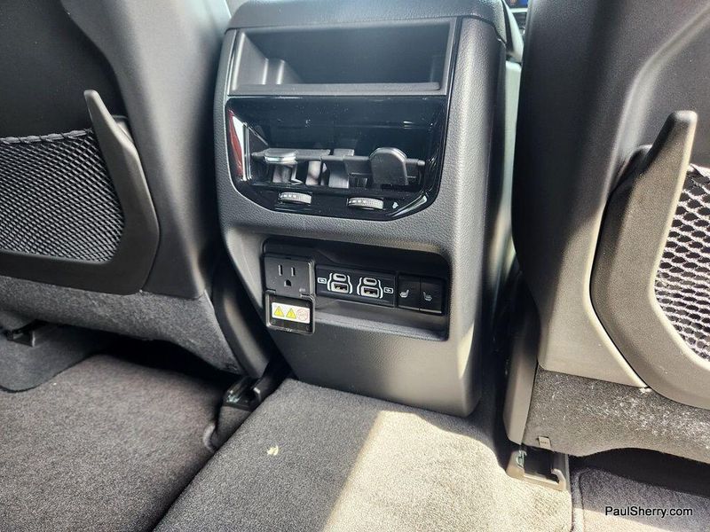New 2025 Jeep Grand Cherokee Overland 4x4Image 34