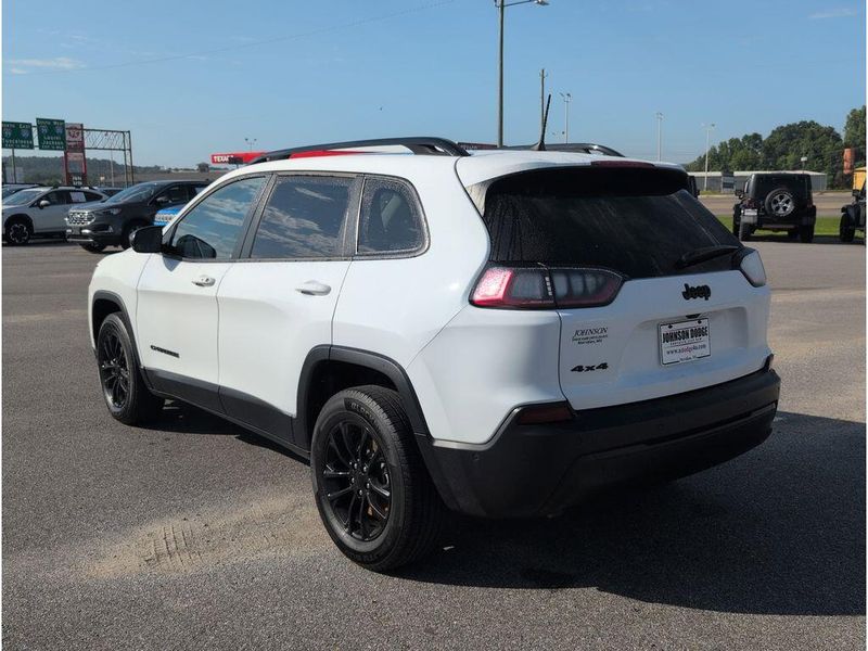 2023 Jeep Cherokee Altitude LuxImage 3