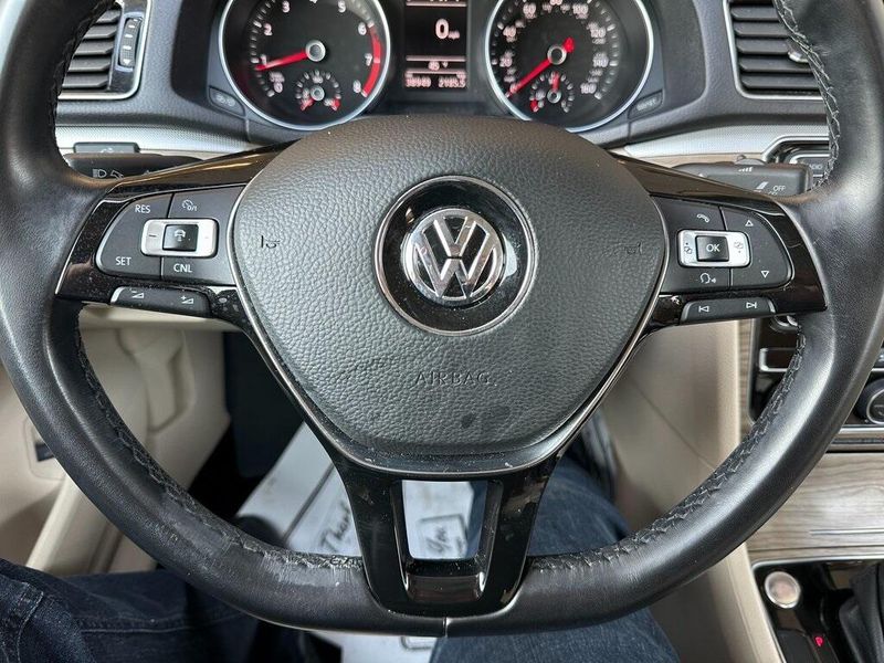 2018 Volkswagen Passat 2.0T SEImage 3