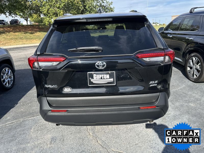Used 2020 Toyota RAV4 XLE PremiumImage 8