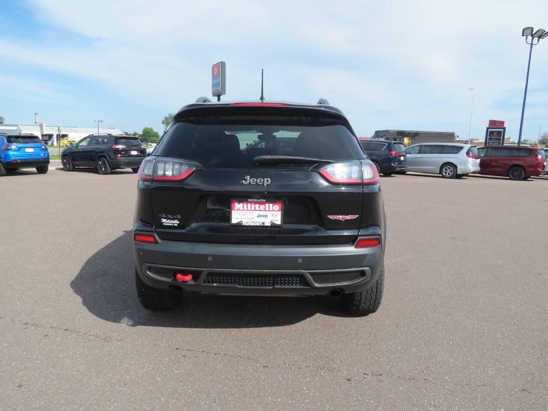 Used 2019 Jeep Cherokee Trailhawk 4x4 4dr SUVImage 5