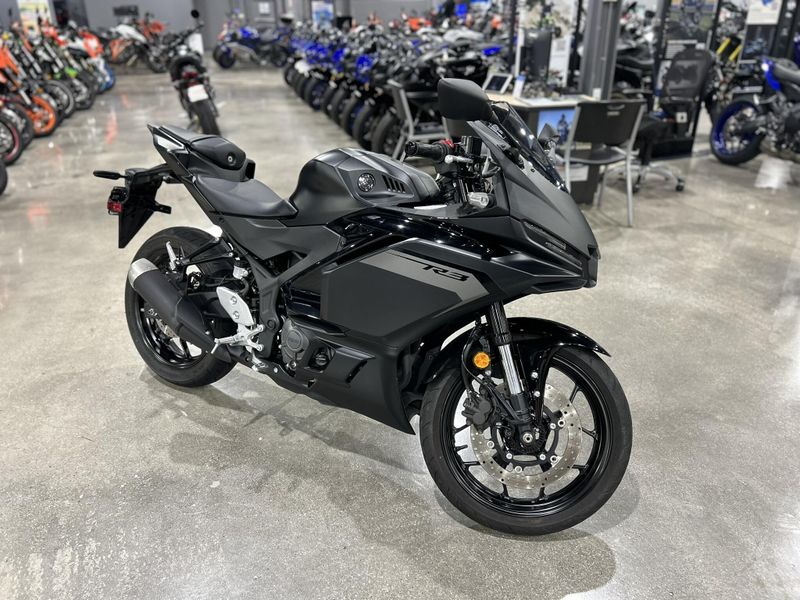 Used 2025 Yamaha YZF-R3 ABS Image 1