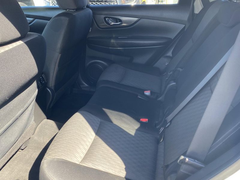 Used 2017 Nissan Rogue SVImage 14