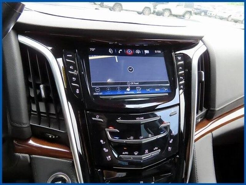 2020 Cadillac Escalade Premium LuxuryImage 17