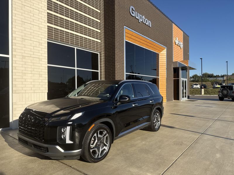 Used 2023 Hyundai Palisade LimitedImage 2