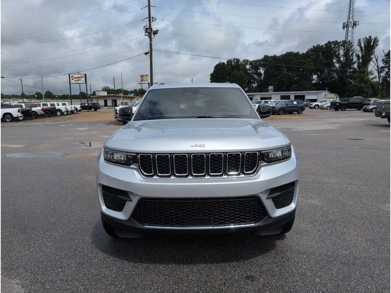 New 2025 Jeep Grand Cherokee Laredo X 4x2Image 8