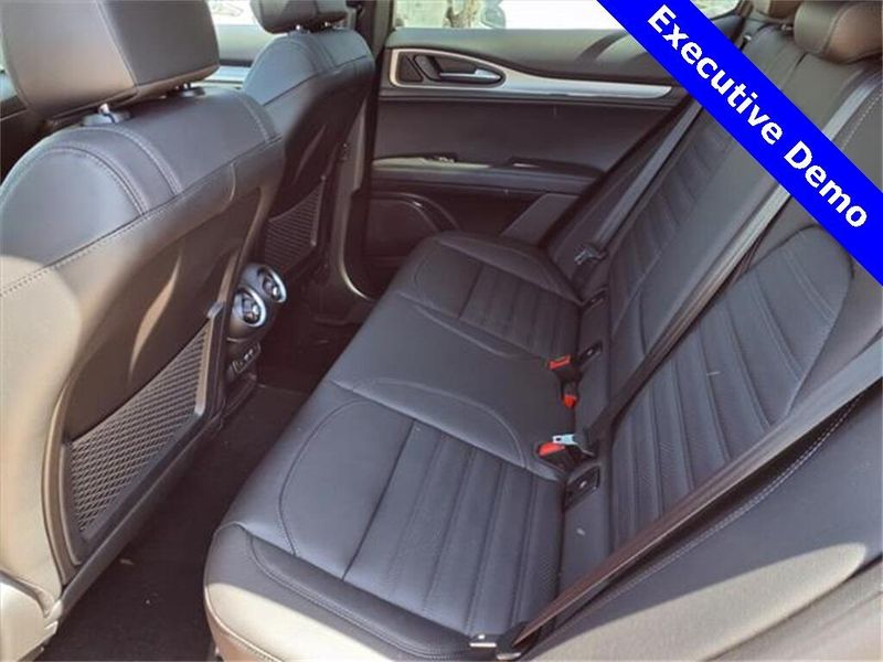 New 2025 Alfa Romeo Stelvio AwdImage 10