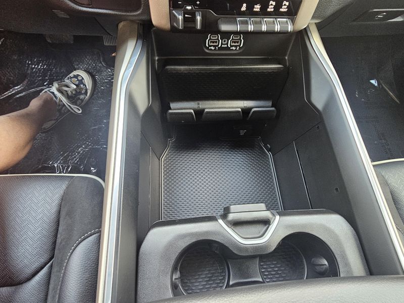 2022 RAM 1500 LaramieImage 23