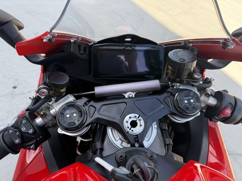 New 2025 Ducati PANIGALE V4 Image 5