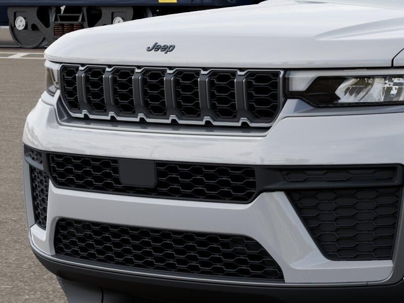 New 2026 Jeep Grand Cherokee Laredo Altitude 4x4
