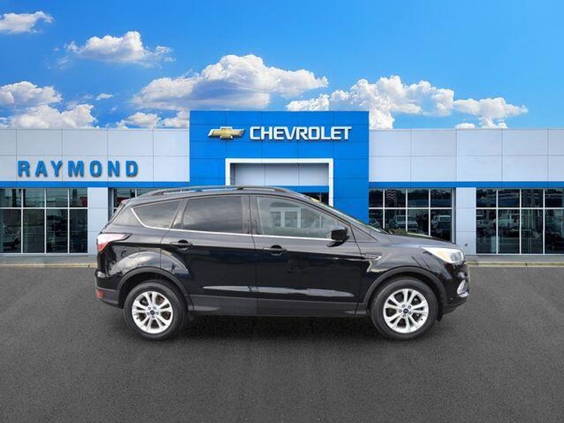 Used 2018 Ford Escape SEImage 2