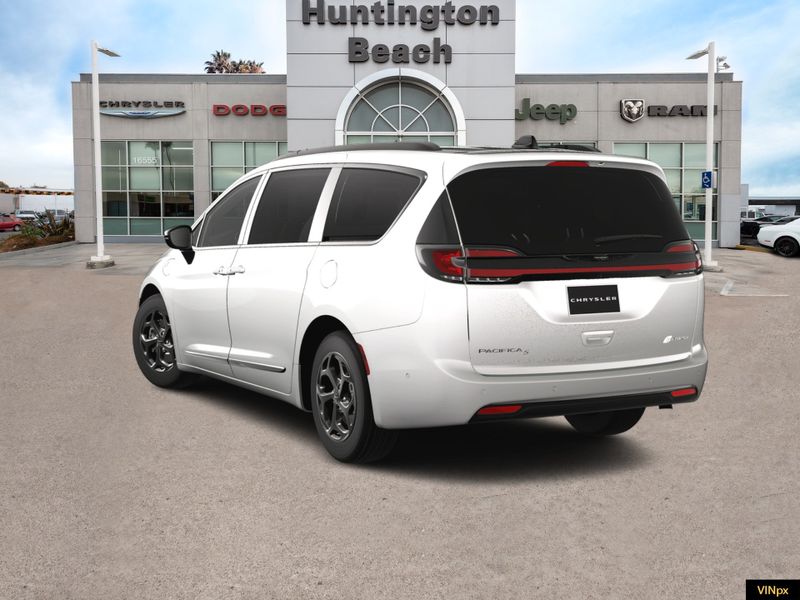 2024 Chrysler Pacifica Hybrid Select Premium SImage 5