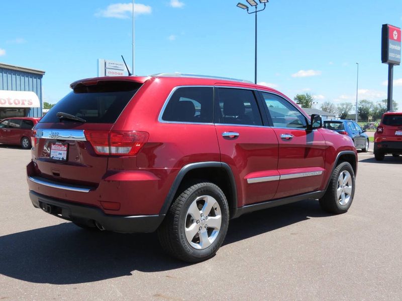 Used 2012 Jeep Grand Cherokee Overland 4x4 4dr SUVImage 2