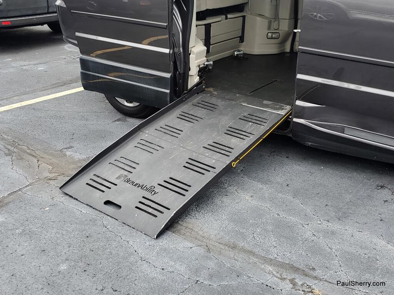 Used 2015 Dodge Grand Caravan SE