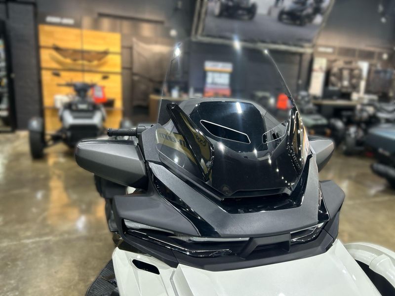 New 2026 Can-Am SPYDER RT (SE6) Image 24