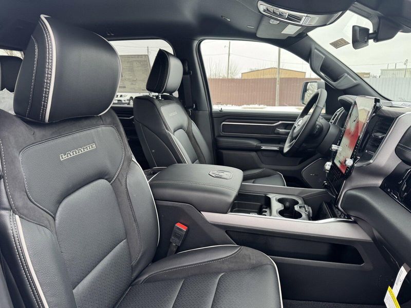 2025 RAM 1500 LaramieImage 13