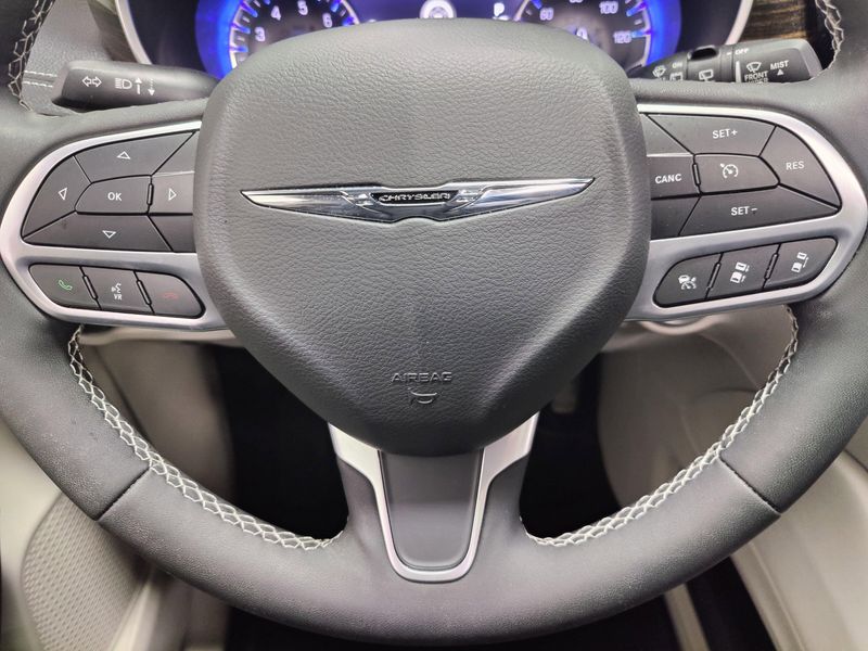 2024 Chrysler Pacifica Limited AWD w/Safety SphereImage 34