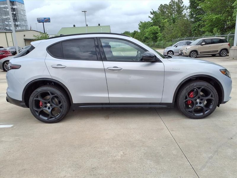 New 2026 Alfa Romeo Stelvio AwdImage 5