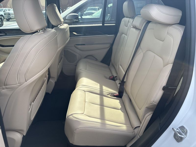 New 2025 Jeep Grand Cherokee Limited 4x4Image 24