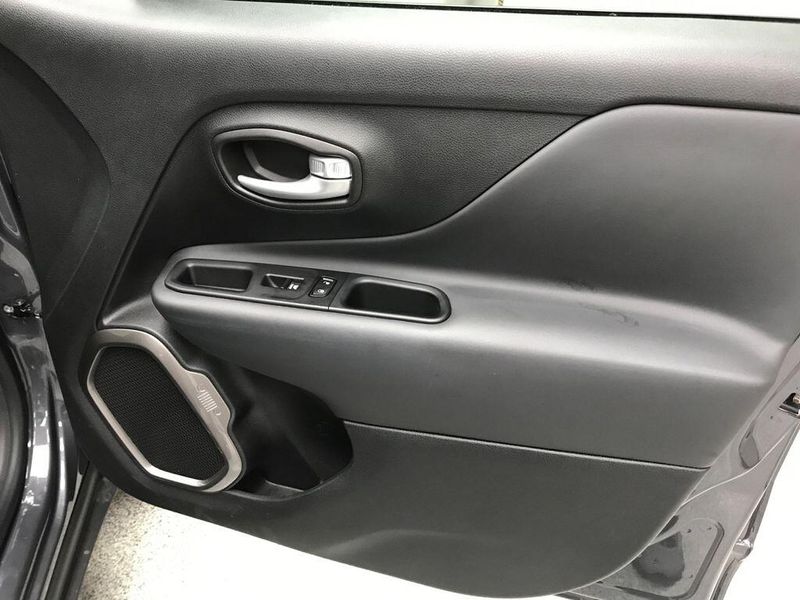 Used 2023 Jeep Renegade LatitudeImage 22