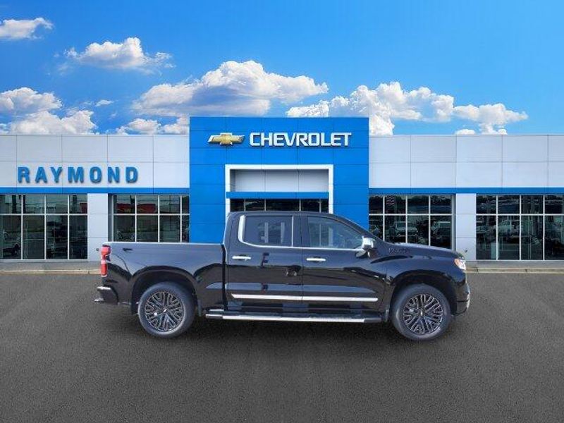 New 2026 Chevrolet Silverado 1500 High CountryImage 2