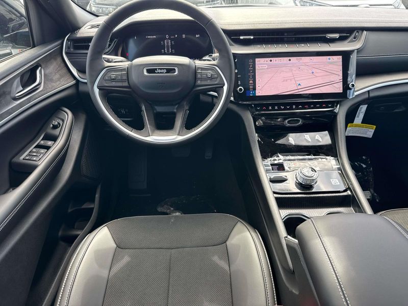 New 2026 Jeep Grand Cherokee Laredo Altitude 4x4