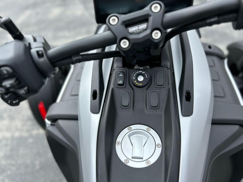 New 2025 Can-Am CANYON XT Image 17