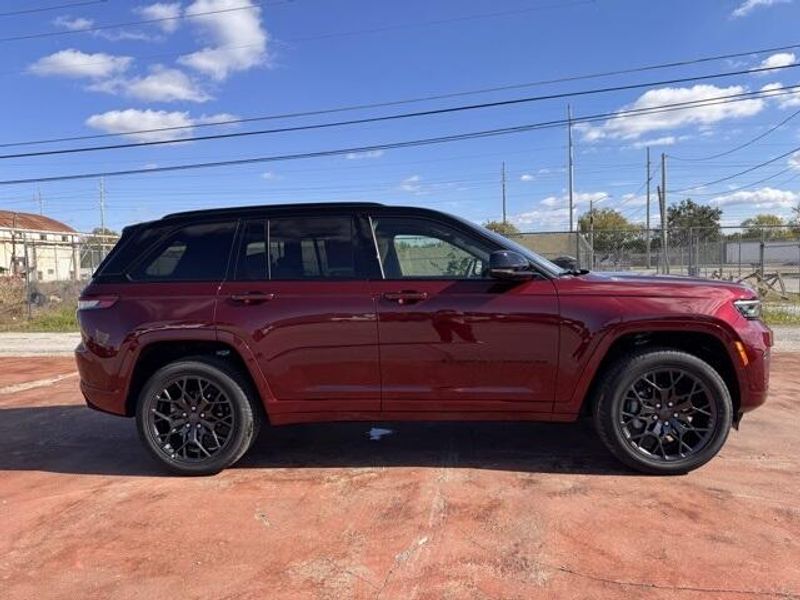 New 2025 Jeep Grand Cherokee Summit Reserve 4x4Image 4