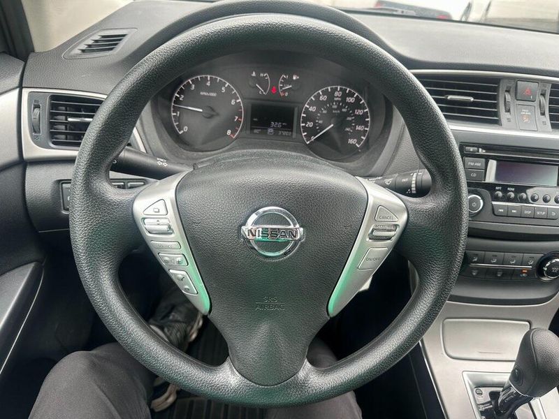 2015 Nissan Sentra SImage 2