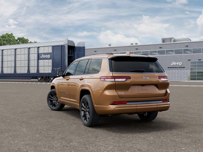 New 2026 Jeep Grand Cherokee L Limited Reserve 4x4Image 3