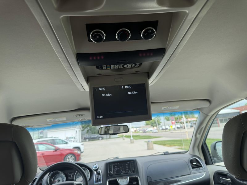 Used 2016 Chrysler Town & Country TouringImage 13