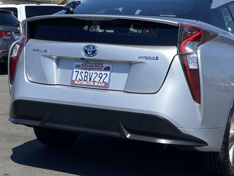 2016 Toyota Prius Three TouringImage 5