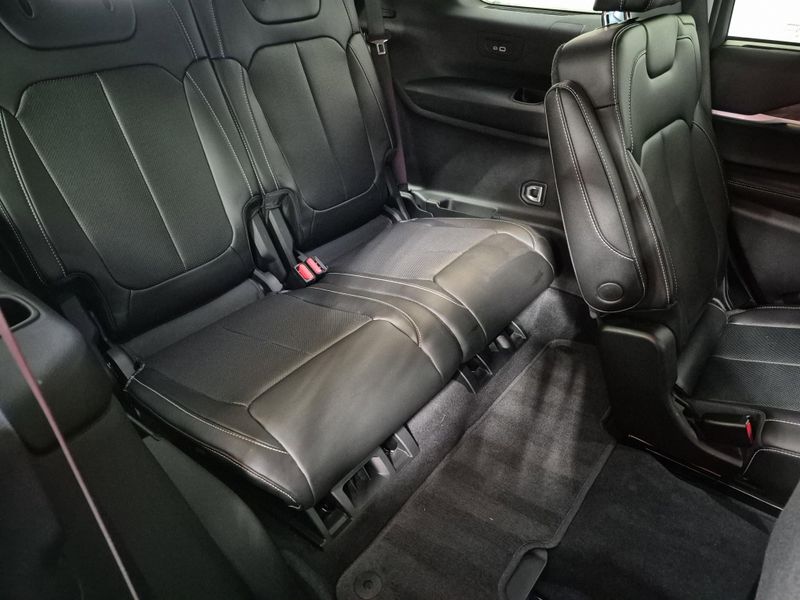 Used 2022 Jeep Grand Cherokee L LimitedImage 9
