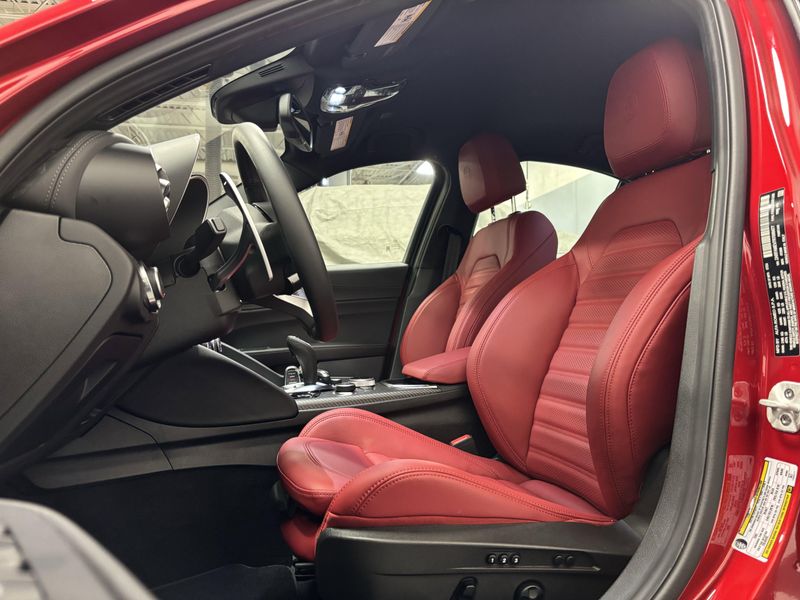 New 2024 Alfa Romeo Giulia Quadrifoglio Carbon RwdImage 3