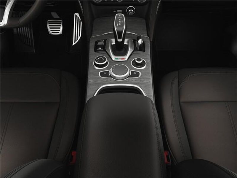 2025 Alfa Romeo Stelvio Sprint photo 26