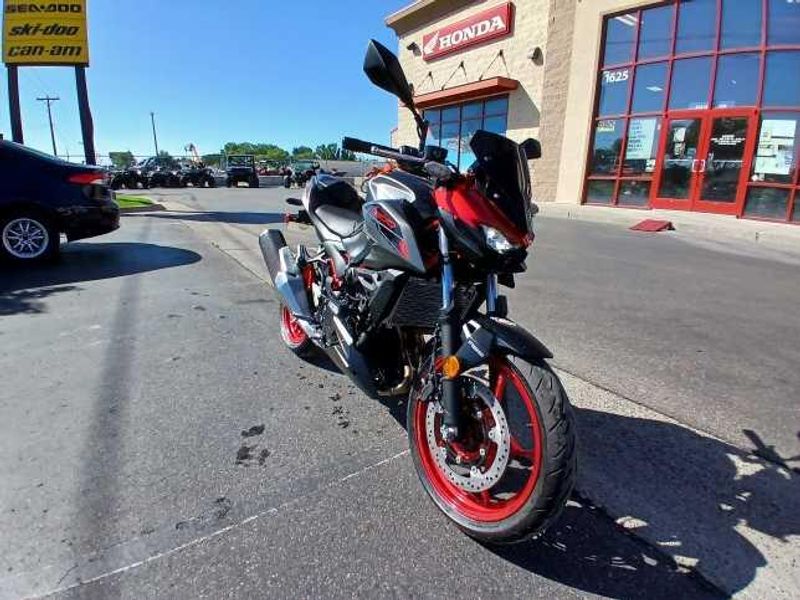 New 2025 Kawasaki Z500 SE ABS 