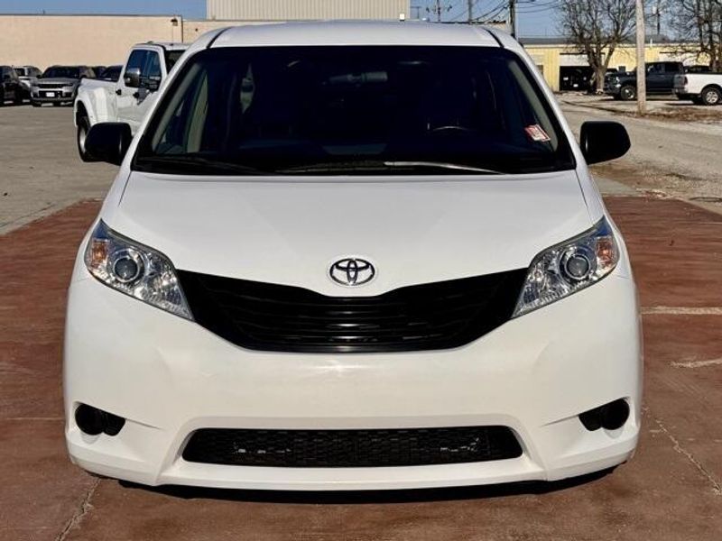 Used 2017 Toyota Sienna LImage 2