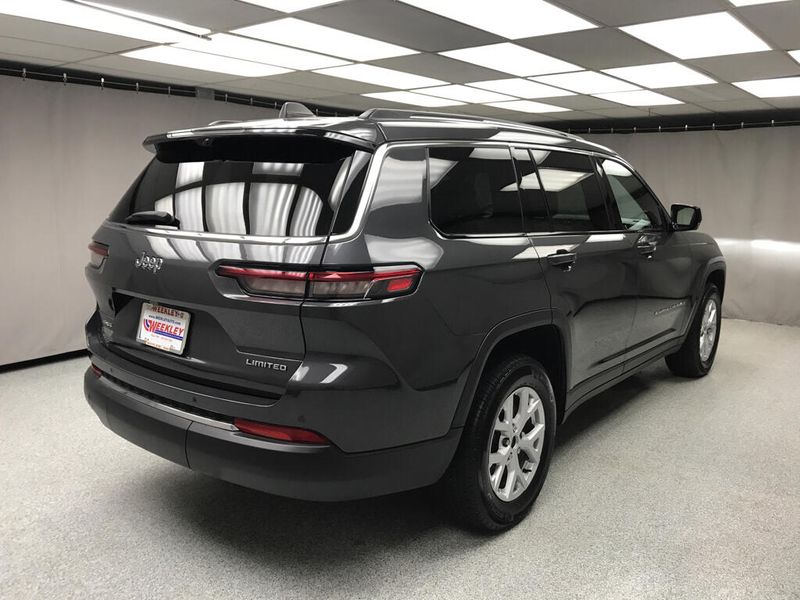 Used 2023 Jeep Grand Cherokee L LimitedImage 4